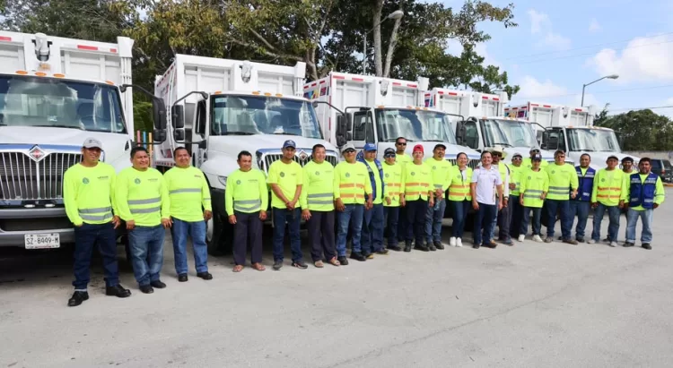 Gobierno Municipal entrega 5 nuevos camiones recolectores de basura en la Zona Continental