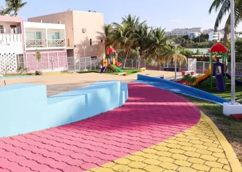 Ultiman detalles del renovado parque infantil Las Fragatas en Isla Mujeres