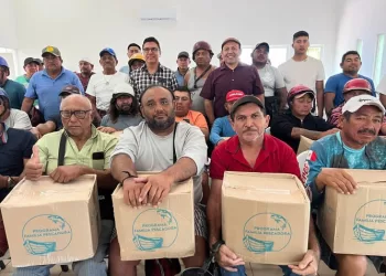 Gobierno de Isla Mujeres entrega apoyos alimentarios