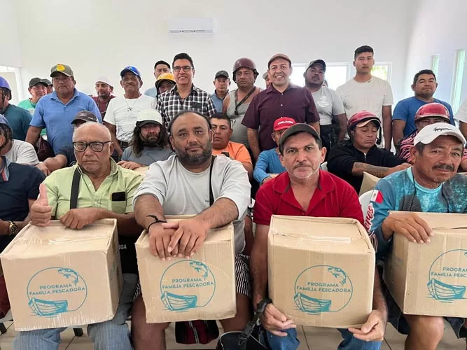 Gobierno de Isla Mujeres entrega apoyos alimentarios
