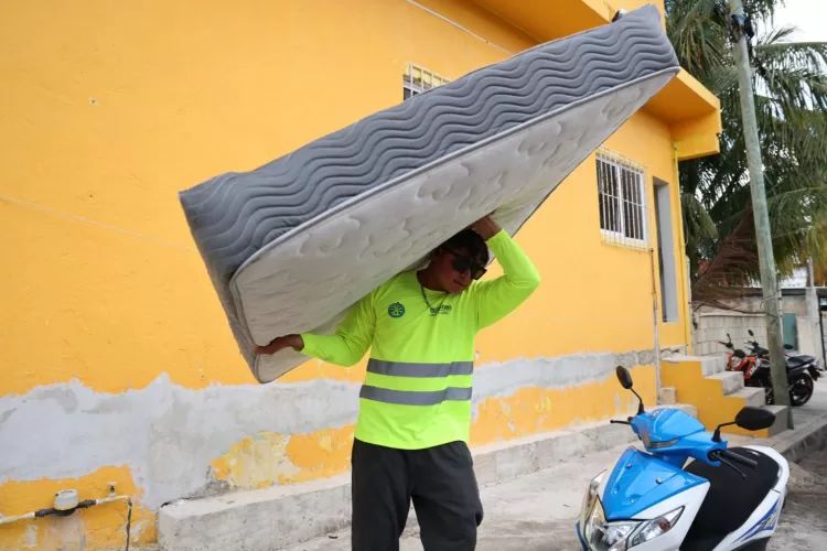 Limpian Isla Mujeres para prevenir enfermedades como como el dengue, zika y chikungunya