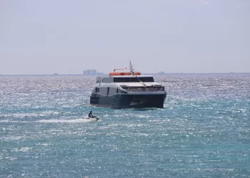 Inauguran servicio de naviera Xcaret Xailing entre Cozumel y Playa del Carmen