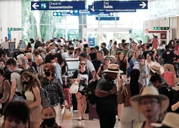 El aeropuerto de Cancún mantiene alto número de operaciones: queda a 25 de 600 vuelos
