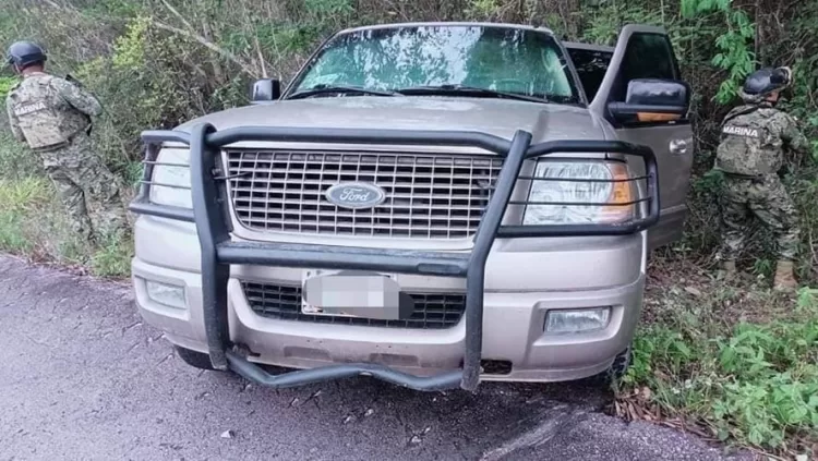 Con armas en su interior encuentran camioneta de lujo en Chetumal