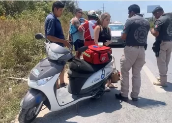 Turistas extranjeros derrapan en la carretera federal Tulum – Playa del Carmen