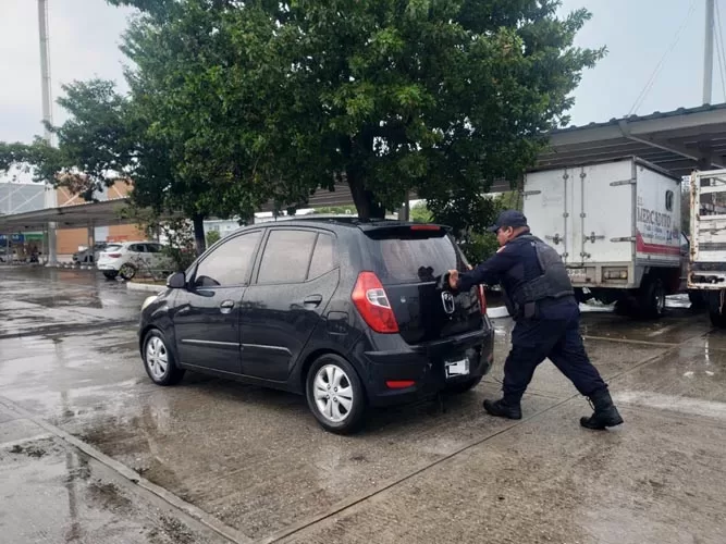 Policías apoyan a la ciudadanía