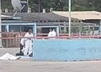Hallan cuerpo con la cabeza entre las piernas en Sergio Butrón Casas