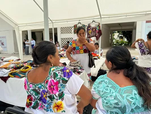 Artesanías y turismo comunitario