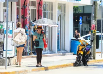 Emiten en Playa del Carmen recomendaciones para prevenir golpes de calor
