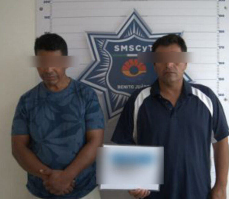 Discutían entre ellos y al tratar de calmarlos se van contra los policías