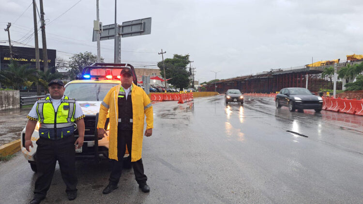 Precipitaciones por 11 milímetros dejan sólo afectaciones a la vialidad en Cancún