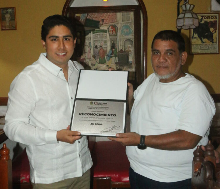 Reconoce la CODEQ trayectoria y compromiso en el Día del Empleado Estatal