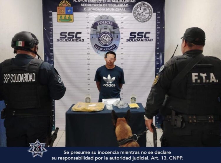 Joven detenido en un filtro a la entrada de Playa del Carmen