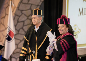 Otorgan grado de Doctor Honoris Causa a Miguel Quintana Pali