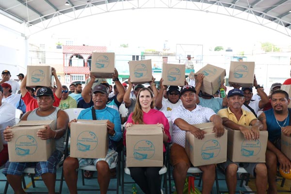 Entregan apoyo a pescadores de Isla Mujeres y Puerto Morelos para que realicen su trabajo