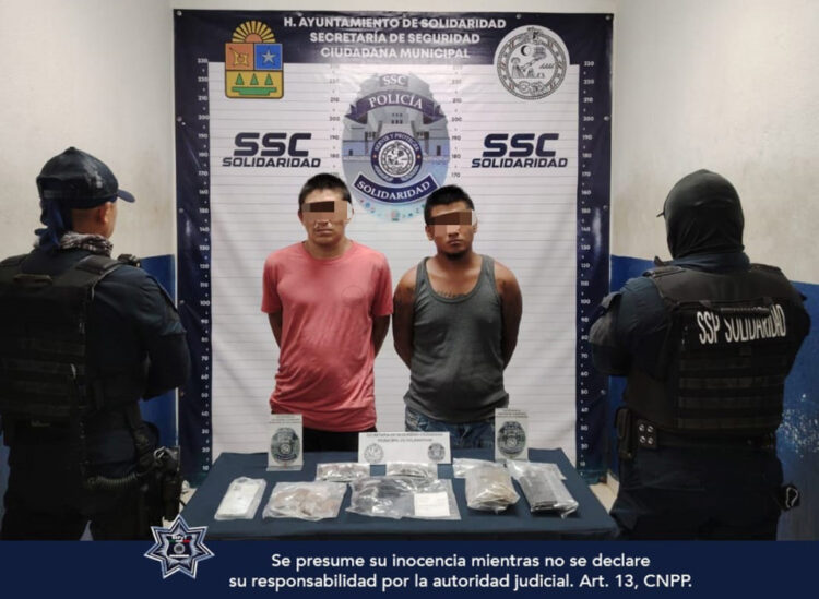 Par de detenidos en Playa del Carmen con droga y una réplica de arma de fuego