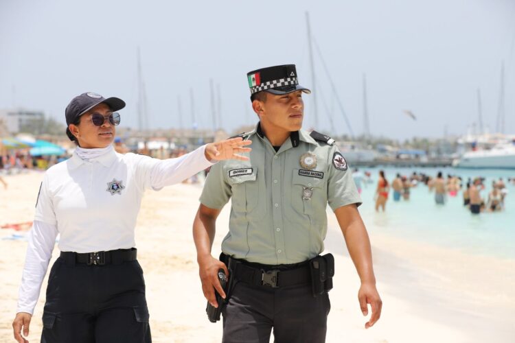 El gobierno municipal refuerza la vigilancia en playas de Isla Mujeres