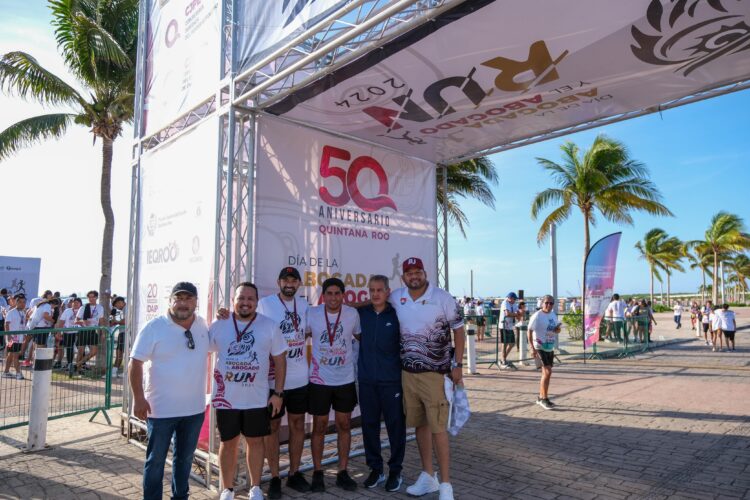 Participan mil 500 personas en la I Carrera del Día del Abogado