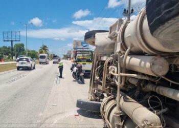 Aparatoso accidente en el Bulevar Colosio involucra cuatro vehículos