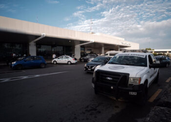 Activan alerta 2 en el aeropuerto de Cancún por huracán “Beryl” 