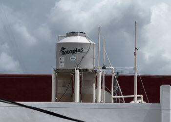 Enojo en Barrio Bravo por la grave carencia de agua