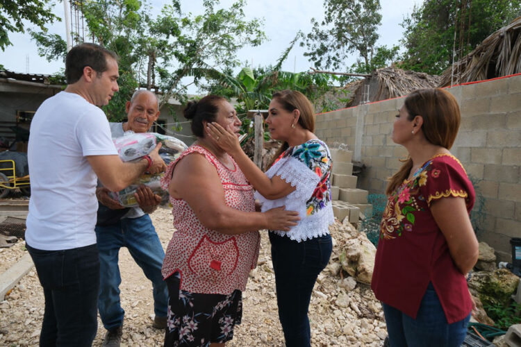 Apoyo alimentario a colonias afectadas por el huracán en Tulum