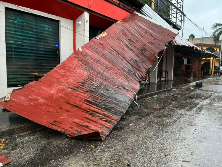 Sin afectación destinos turísticos del Caribe mexicano tras paso del huracán Beryl