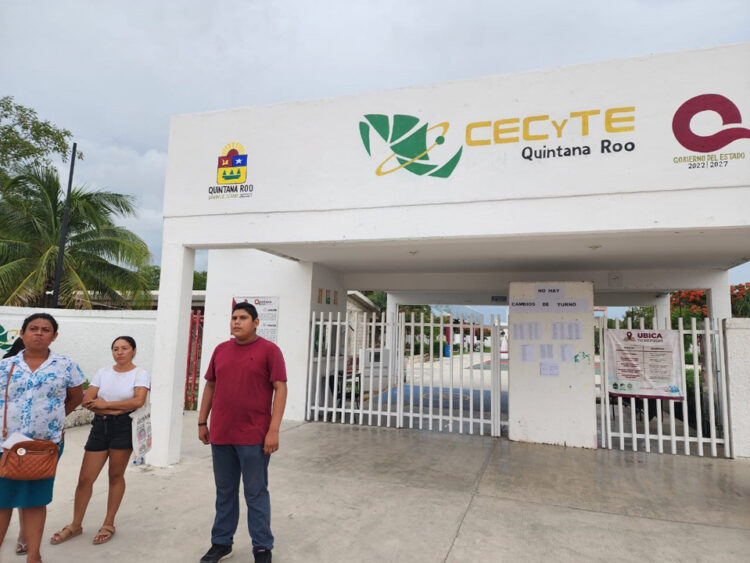 Molesta a padres de familia en Tulum la falta de cupo en Cecyte