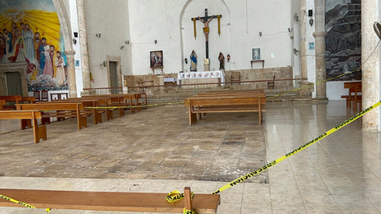 Colapsa parte del techo de la iglesia "Divino niño" de la alcaldía de Tihosuco
