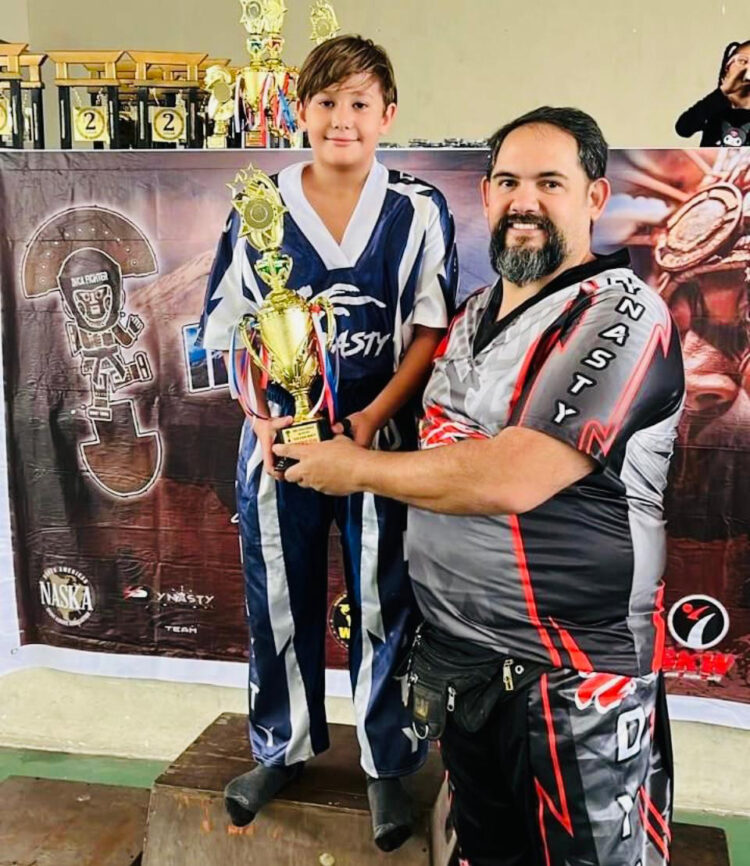 Gustavo Martínez brilla en el Circuito Internacional de Kickboxing