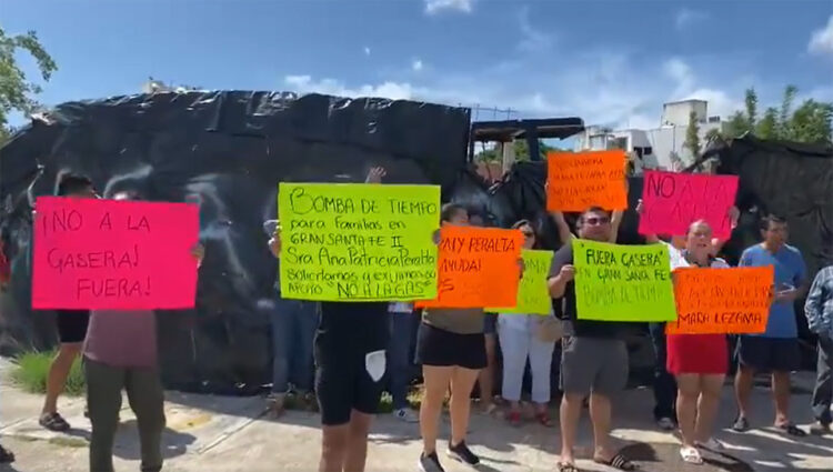 Vecinos protestan contra construcción de gasera en zona residencial de Cancún