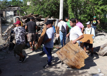 Retiran objetos que representen riesgo de las calles y casas de Puerto Morelos