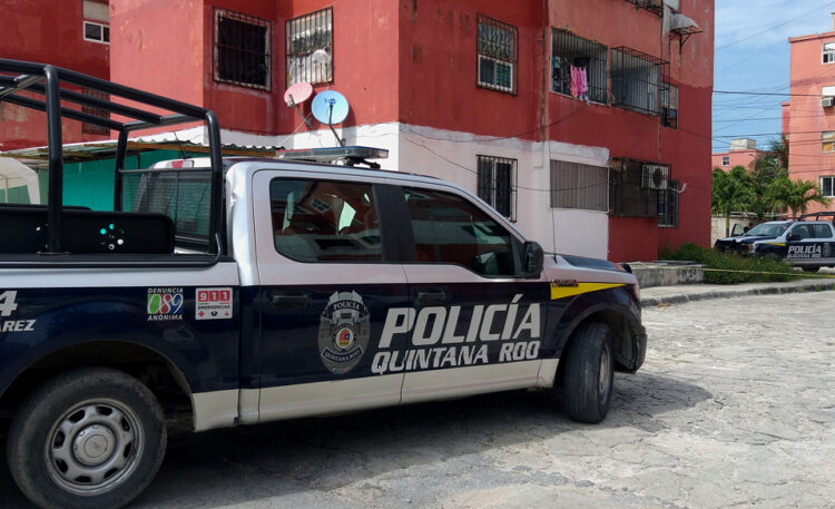 Violento viernes en Cancún, encuentran cráneo tirado en la calle y lesionan de bala a mujer policía