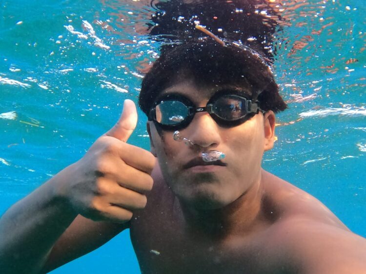 Cancunense Omar Martínez organiza nado de 15 km en aguas abiertas en apoyo a tiburones Toro