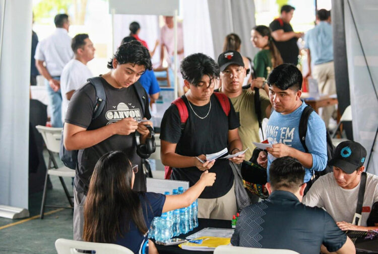 Participan 42 empresas en la 7a Feria del Empleo de la UT