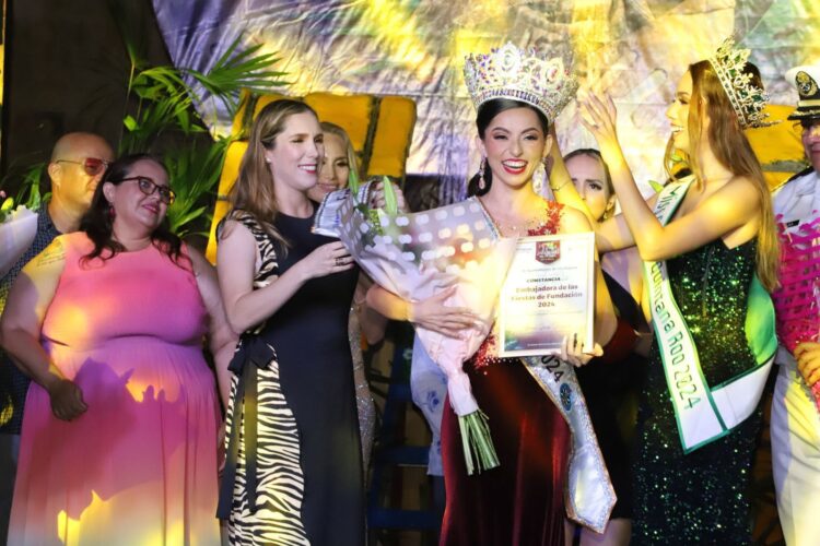Coronan a la Embajadora de las Fiestas de Fundación de Isla Mujeres 2024