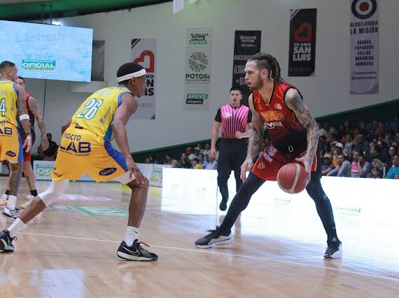 El Calor de Cancún y Santos del Potosí dividen triunfos en la quinta serie de la LNBP