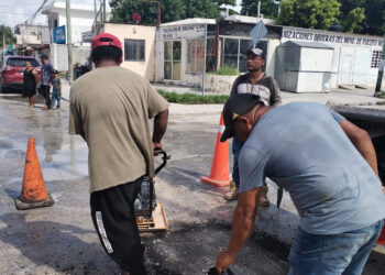 Realizan amplio programa de bacheo en Puerto Morelos