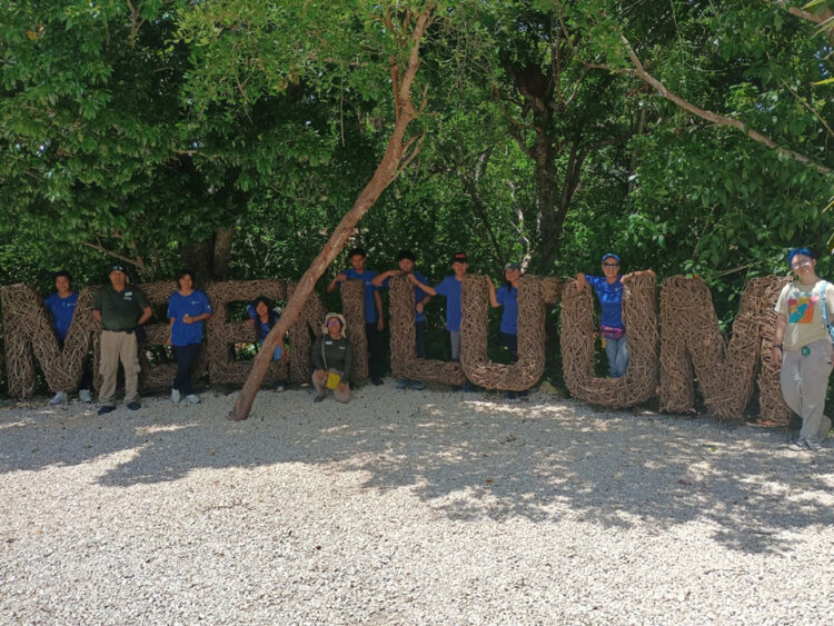 Fundación Eco-Bahía organiza caminata ecológica para jóvenes en Tumben Lu’um