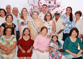Rinden tributo a fundadores de Isla Mujeres en tradicional desayuno