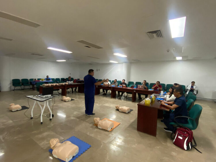 IMSS Quintana Roo capacita a su personal en soporte vital avanzado pediátrico