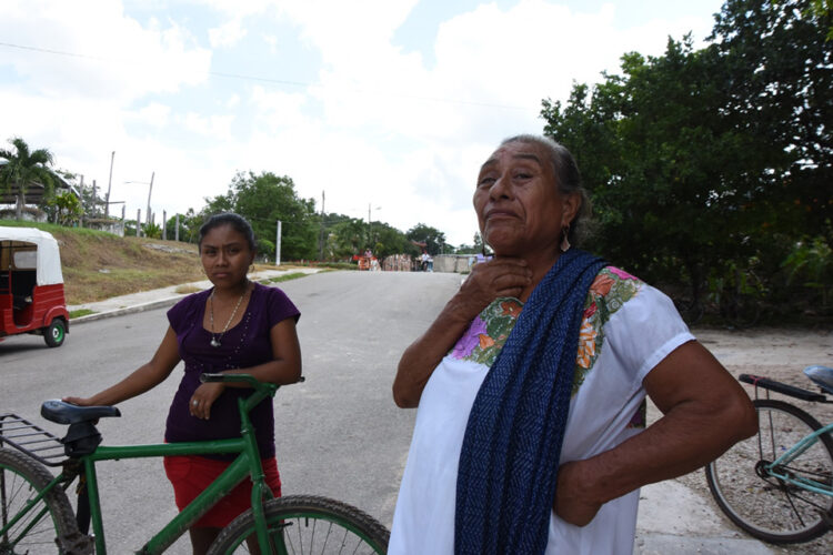 Medicamentos, no una barda en el Centro de Salud, piden en Tepich