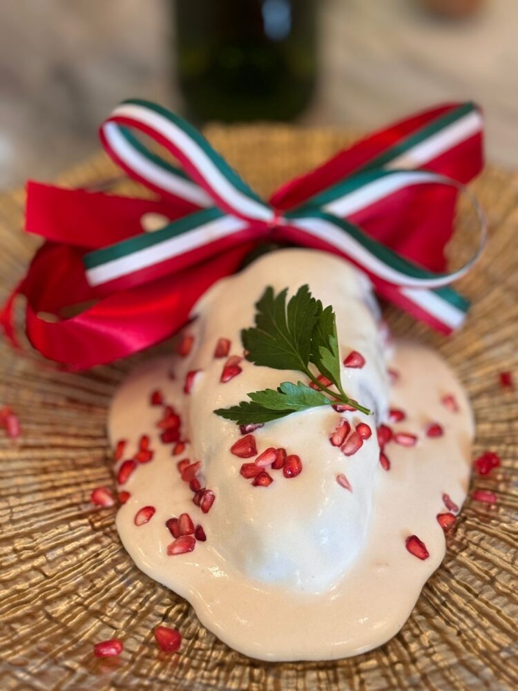 Invitación a degustar chiles en nogada servidos por el Chef Ricardo Muñoz