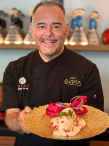 Invitación a degustar chiles en nogada servidos por el Chef Ricardo Muñoz