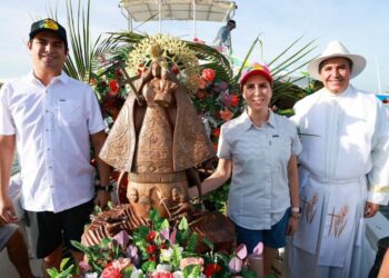 Parte a Contoy tradicional procesión marina en honor a la Caridad del Cobre