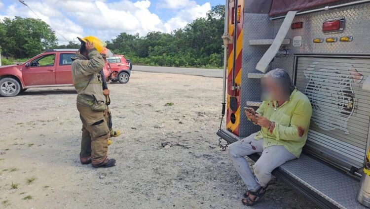 Maquinaria causa accidente a italiano en la carretera Tulum-Cobá