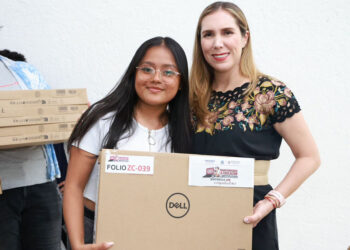 Entrega Atenea computadoras