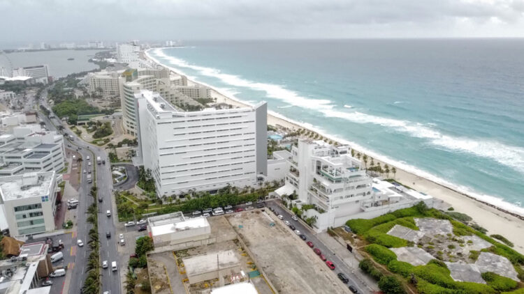 Hoteles de Cancún reportan saldo blanco tras el paso de "Helen"