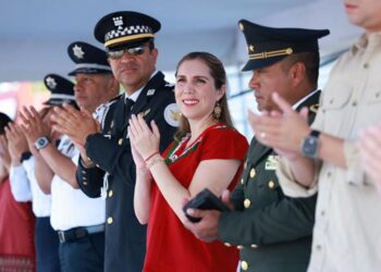 Atenea Gómez pide preservar la cultura cívica y respeto a la Patria
