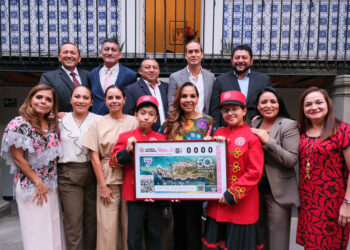 Devela Mara Lezama billete de Lotería por 50 años de Q. Roo